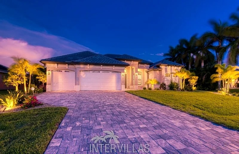Cape Coral Vacation Homes | Villa The Magnificence1 in Cape Coral, Florida, United States — photo 3