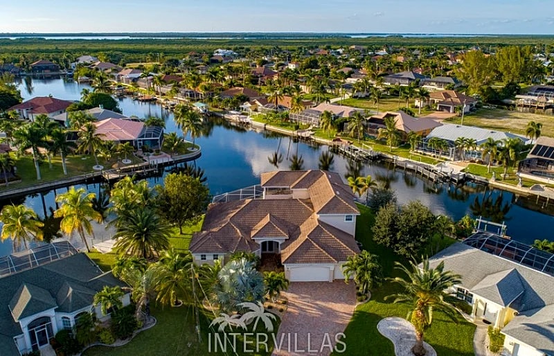 Cape Coral Vacation Homes | Villa Aurora in Cape Coral, Florida, United States — photo 2
