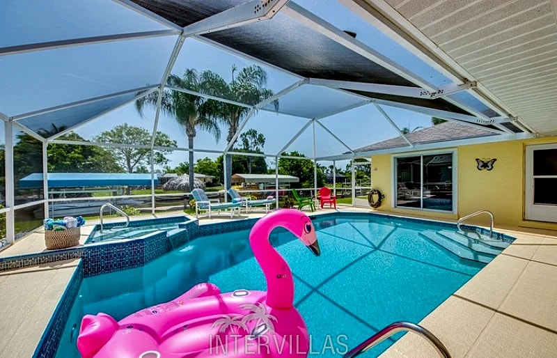 Cape Coral Vacation Homes | Villa Tropicana in Cape Coral, Florida, United States — photo 2