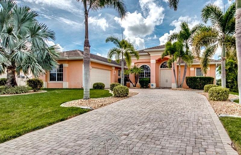 Cape Coral Vacation Homes | Villa Blue Sky in Cape Coral, Florida, United States — photo 2