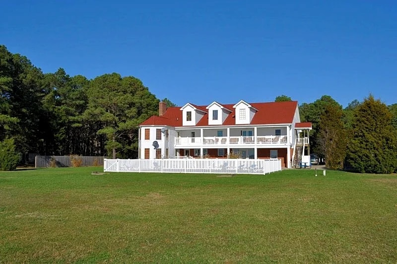 Year Round Waterfront Estate / Family Reunions / Retreats - Sleeps 28 in Cambridge, Maryland, United States — photo 2