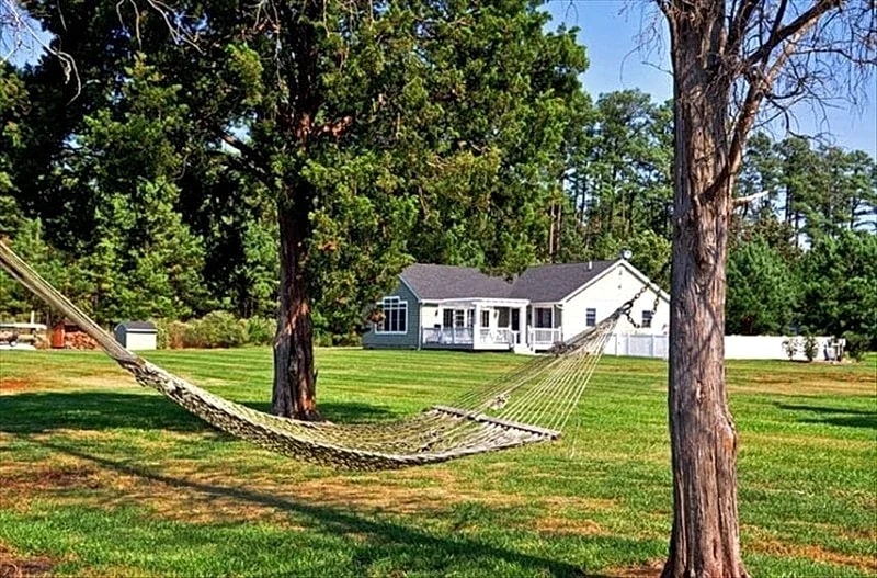 Cedar Point 6.5 Acre Waterfront Family Retreat With Pool And Sandy Beach! in Cambridge, Maryland, United States — photo 4
