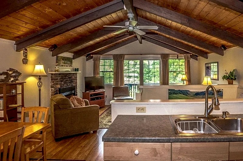 Updated Chalet - Private Setting - 5 Mi From Storyland » Intervale in Conway, New Hampshire, United States — photo 4