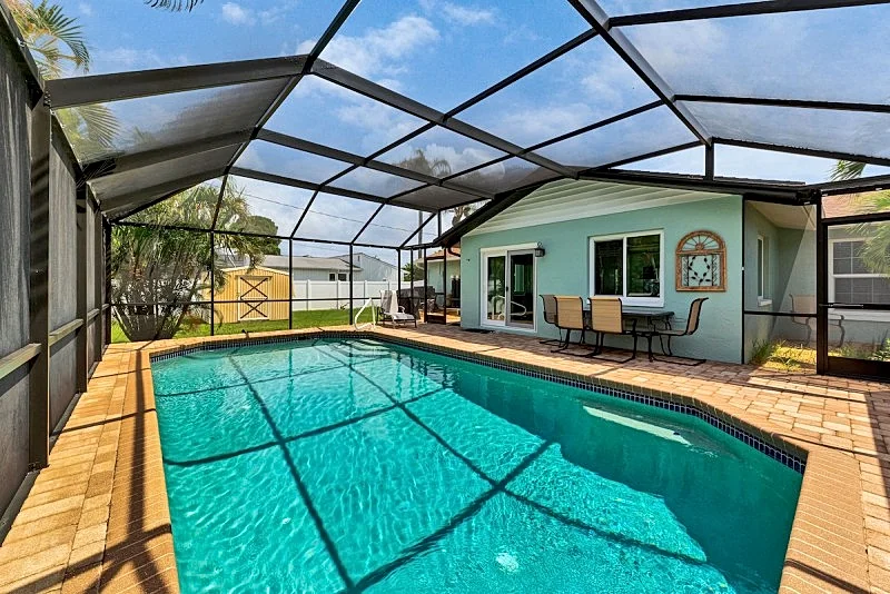 UNWIND IN PRIVATE, HEATED POOL! OR SUN AND FUN AT NEARBY BEACHES! in Venice, Florida, United States — photo 2