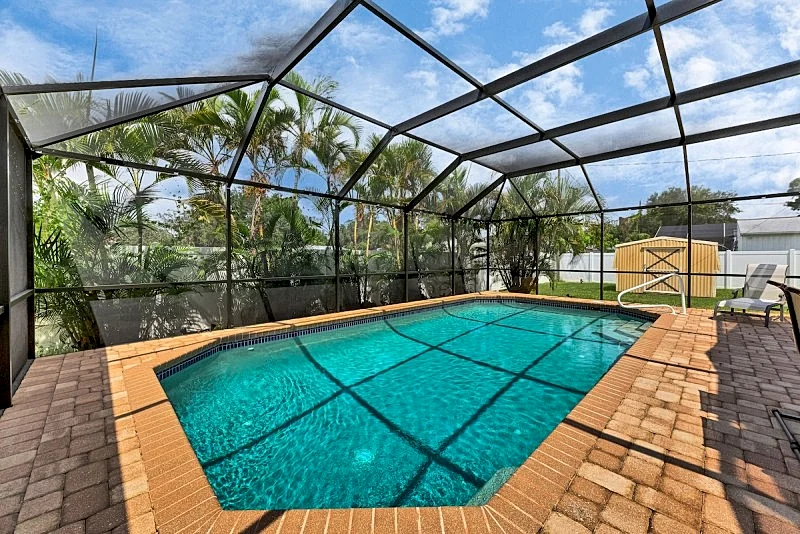 UNWIND IN PRIVATE, HEATED POOL! OR SUN AND FUN AT NEARBY BEACHES! in Venice, Florida, United States — photo 3