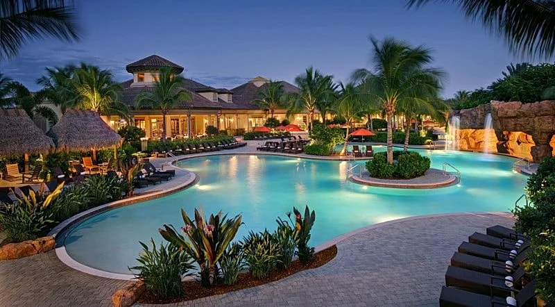 Twelve Oaks CIR | Naples Vacation Home in Naples, Florida, United States — photo 2