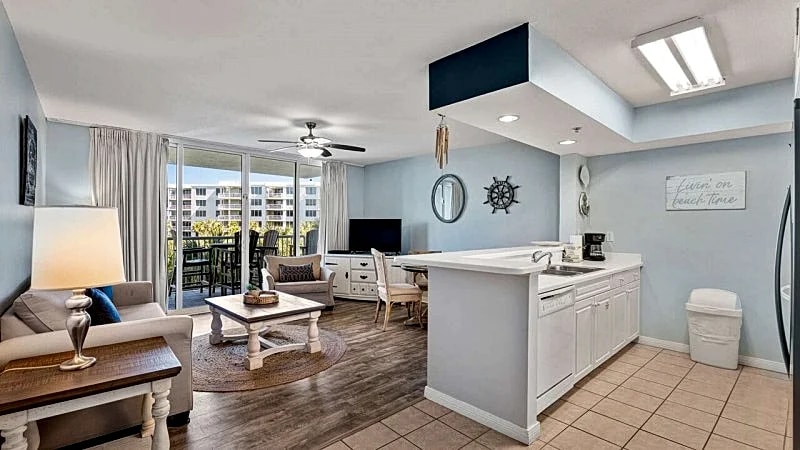 Destin West Pelican 402 in Okaloosa Island, Florida, United States — photo 3