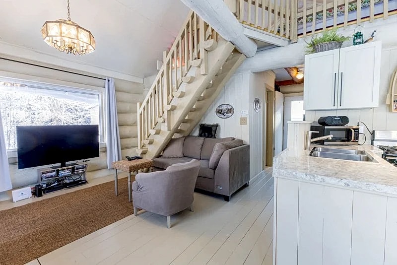 Foote Lake Cottage #430, 4-BR, 3-BA, Huntsville in Huntsville, Ontario, Canada — photo 5