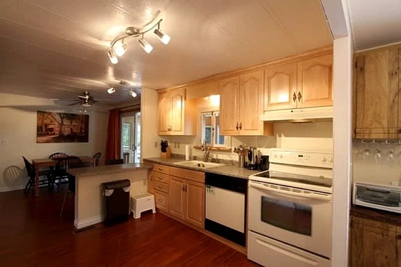 Georgian Bay Cottage #1624, 4-BR, 2-BA, Wiarton in Wiarton, Ontario, Canada — photo 4
