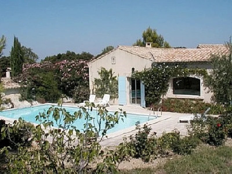 Provençal villa at the Foot of the Alpilles
