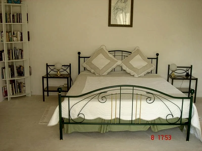 Provençal villa at the Foot of the Alpilles in Bouches-du-Rhone, Alpes-Cote dAzur, France — photo 4