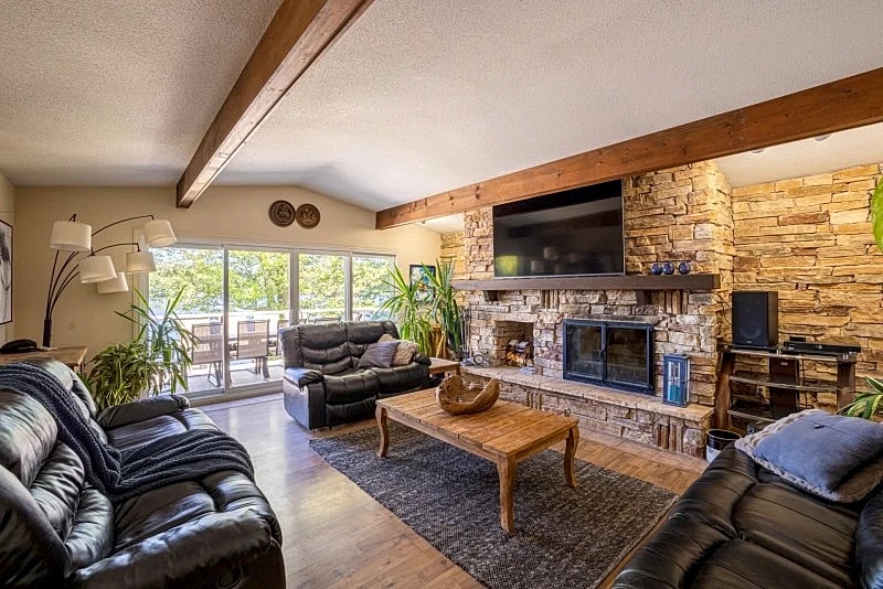 Kahshe Lake Cottage #904, 3-BR, 5-BA, Muskoka Lakes in Gravenhurst, Ontario, Canada — photo 3