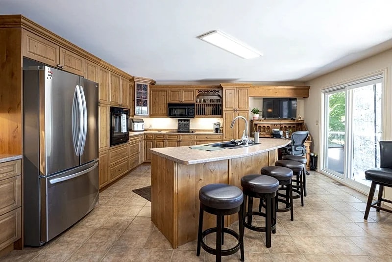Kahshe Lake Cottage #904, 3-BR, 5-BA, Muskoka Lakes in Gravenhurst, Ontario, Canada — photo 4