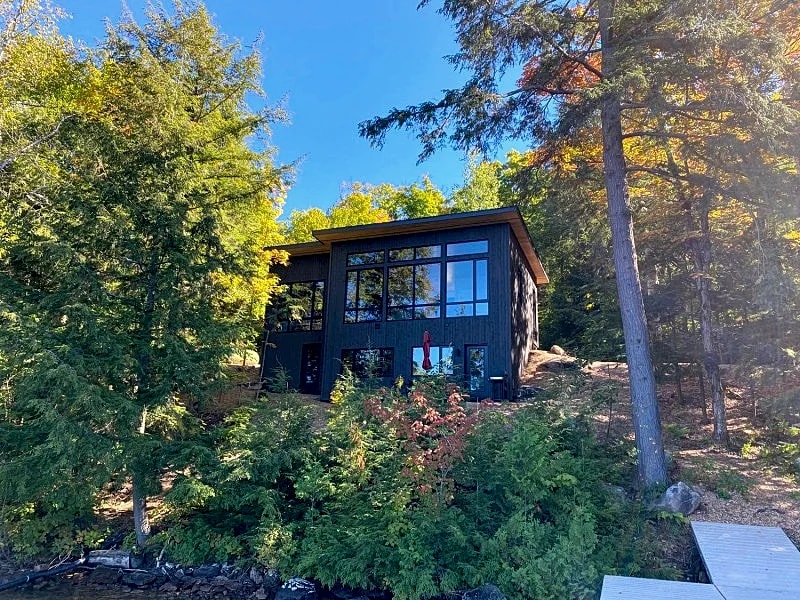 Beautiful & Stylish Waterfront Cottage #366 on Lake of Bays in Lake Of Bays, Ontario, Canada — photo 2