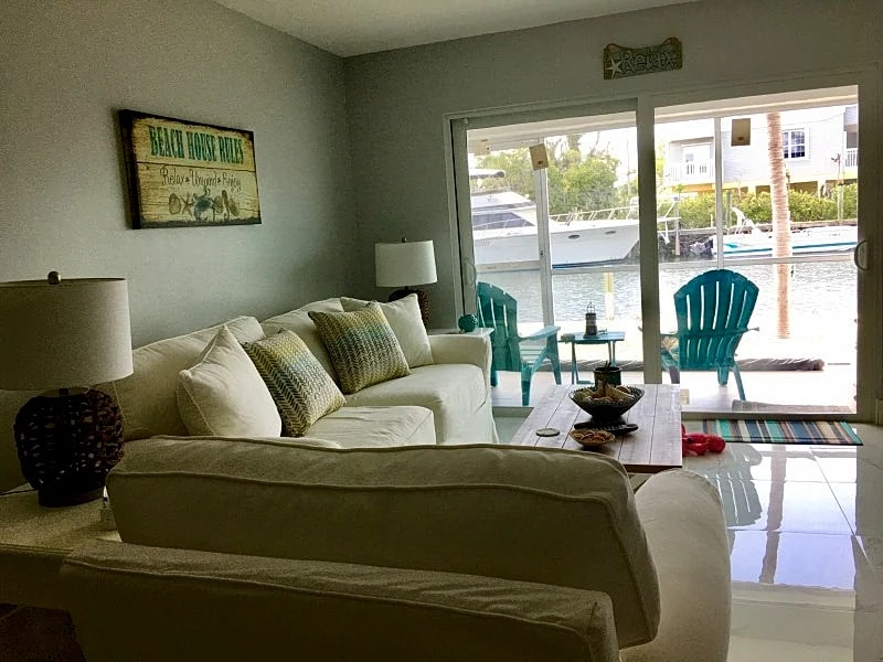 Cozy & Charming Waterfront Condo - Marathon in Marathon, Florida, United States — photo 2