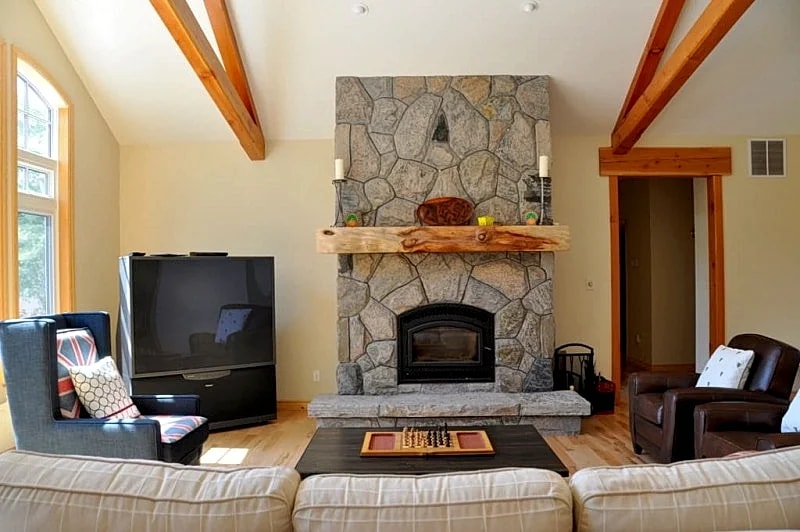 Private Lakefront Cottage #602 On Otter Lake, Muskoka in Algonquin Highlands, Ontario, Canada — photo 5