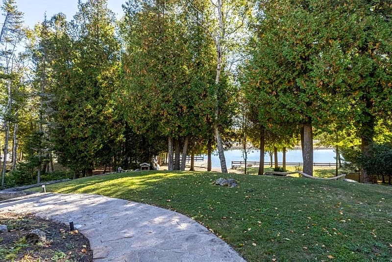 The Eagles Nest Waterfront Cottage #1336 on Lake Huron in Northern Bruce Peninsula, Ontario, Canada — photo 3