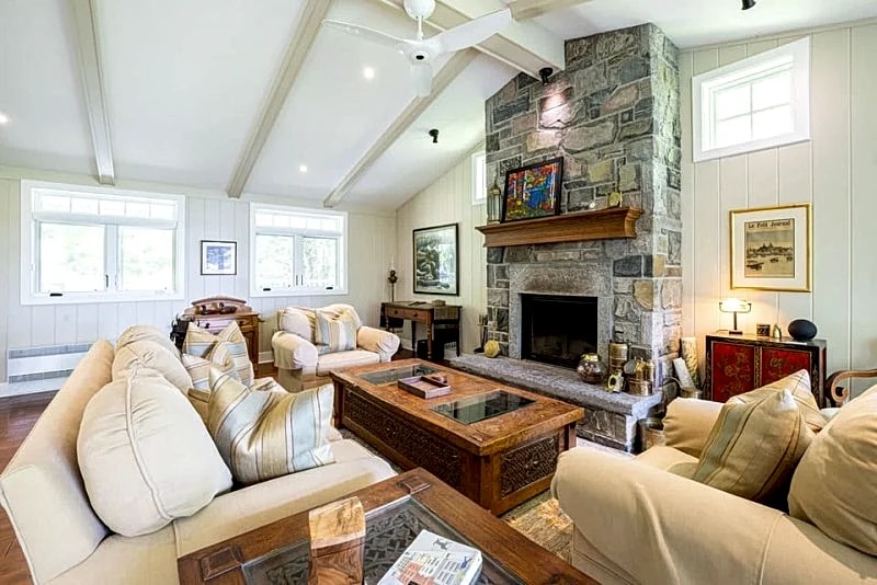 Stunning Cottage #335 on Kawagama Lake, Dorset in Algonquin Highlands, Ontario, Canada — photo 5