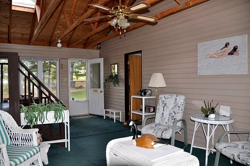 Charming Waterfront Cottage #834 on Kamaniskeg Lake in Madawaska Valley, Ontario, Canada — photo 5