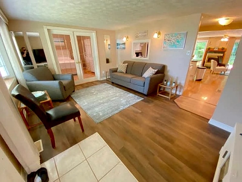 Better At The Beach House Cozy Cottage #1726 on Lake Huron in Kincardine, Ontario, Canada — photo 4