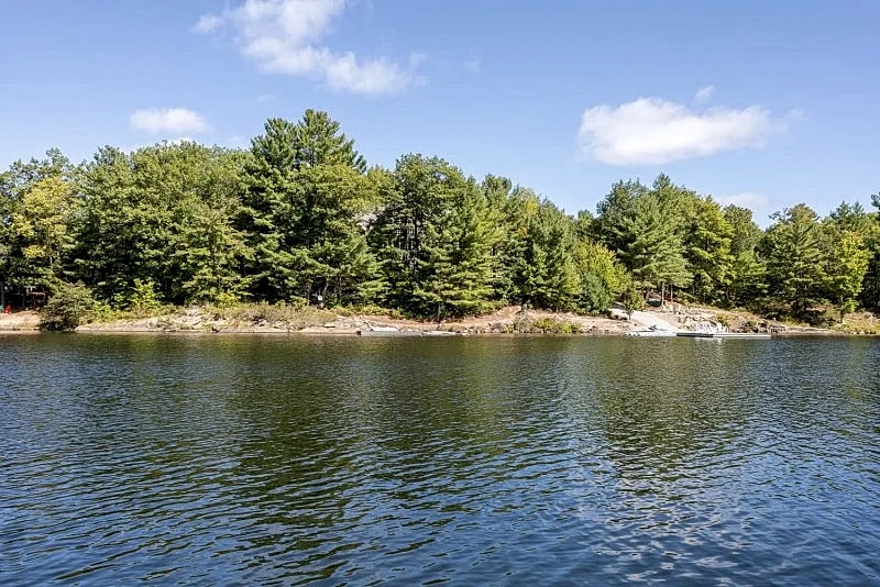 Muskoka View Cottage #910 on Sparrow Lake in Orillia, Ontario, Canada — photo 2