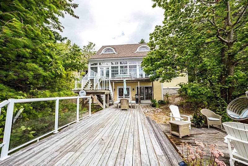 Georgian Bay Beachfront Cottage #727 in Penetanguishene in Georgian Bay, Ontario, Canada — photo 2