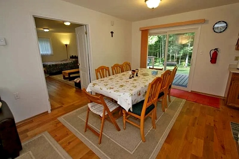 Private Cozy Sauble Beach Cottage #1439 on Lake Huron in South Bruce Peninsula, Ontario, Canada — photo 3