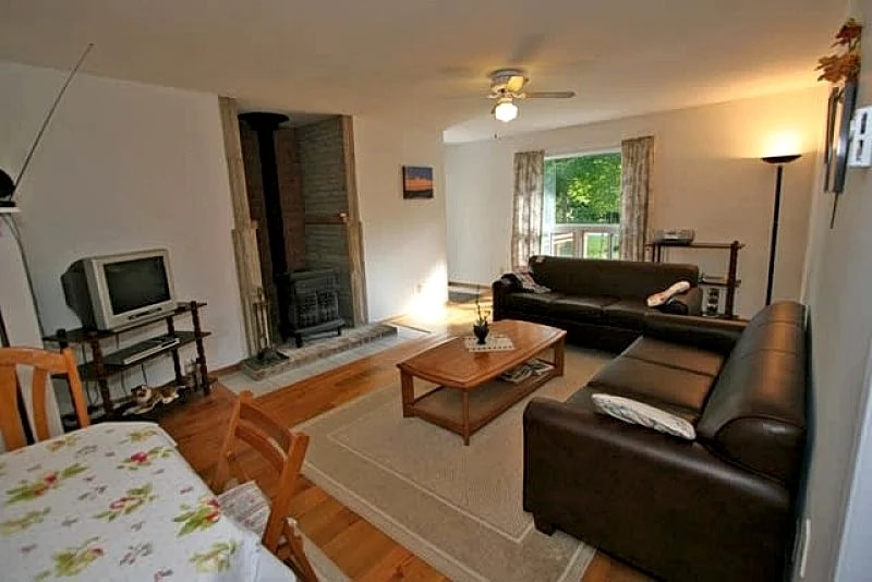 Private Cozy Sauble Beach Cottage #1439 on Lake Huron in South Bruce Peninsula, Ontario, Canada — photo 5