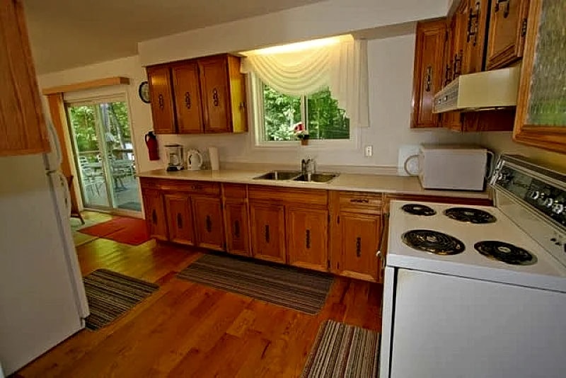 Private Cozy Sauble Beach Cottage #1439 on Lake Huron in South Bruce Peninsula, Ontario, Canada — photo 2