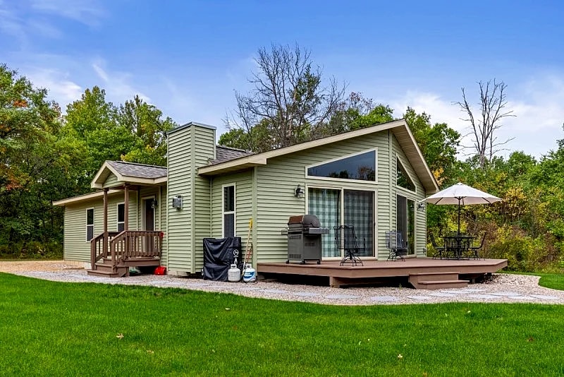 CHARMING FAMILY HOME ON CASTLE ROCK LAKE in Necedah, Wisconsin, United States — photo 3