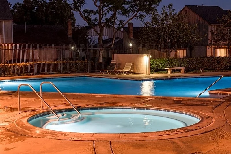 Magicway Villas + Mini's Poolside + Walk to Disney +3 Bedrooms + 3 Pools in Anaheim, California, United States — photo 4