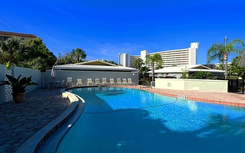 ??Direct on the #1 beach! Sunset views! Beach & Pool Open! Beach Loungers! CLEAN in Siesta Key, Florida, United States — photo 2