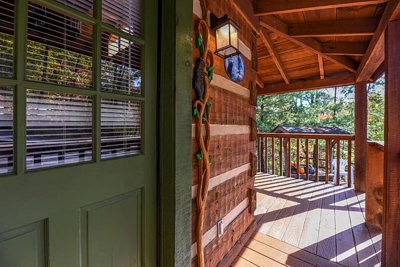 Cozy, Private, Fireplace, Hot Tub, Log Cabin with View, close to National Park in Pigeon Forge, Tennessee, United States — photo 4