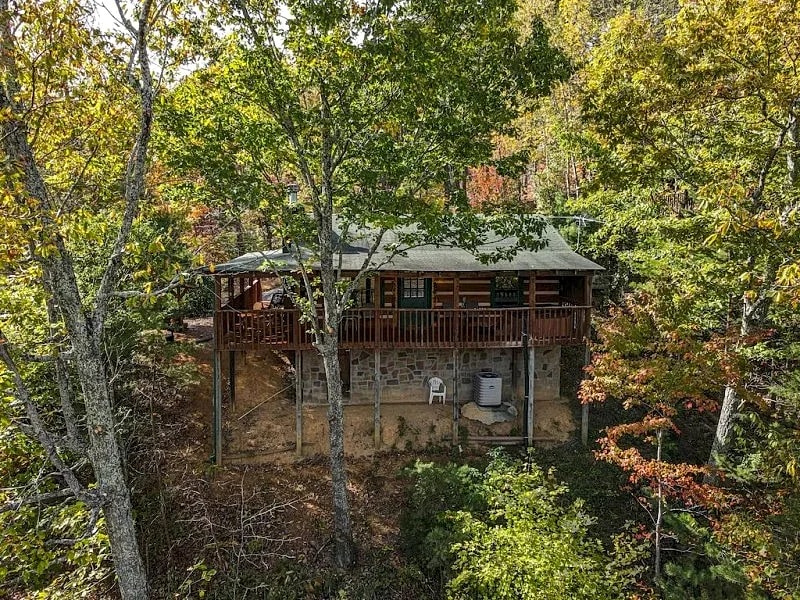 Cozy, Private, Fireplace, Hot Tub, Log Cabin with View, close to National Park in Pigeon Forge, Tennessee, United States — photo 2