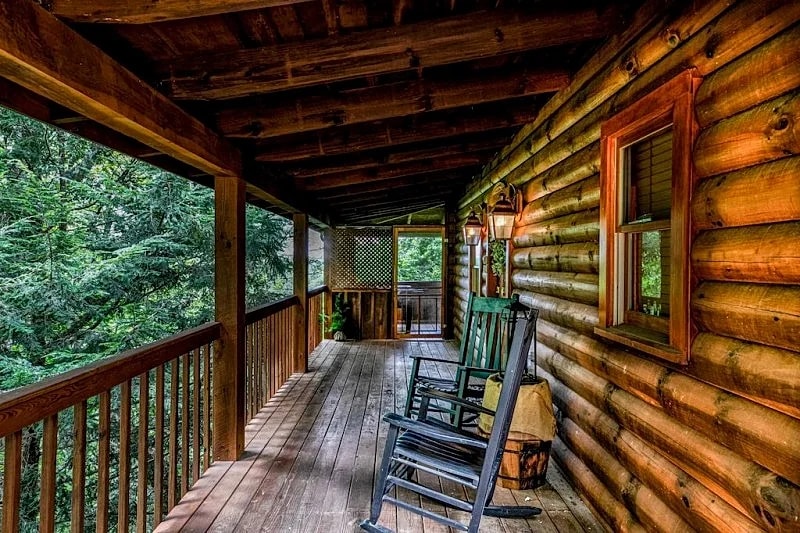 Nice View! Smokies Log Cabin, Fireplace, Hot Tub, Porch Bed, Private, Honeymoon in Pigeon Forge, Tennessee, United States — photo 5