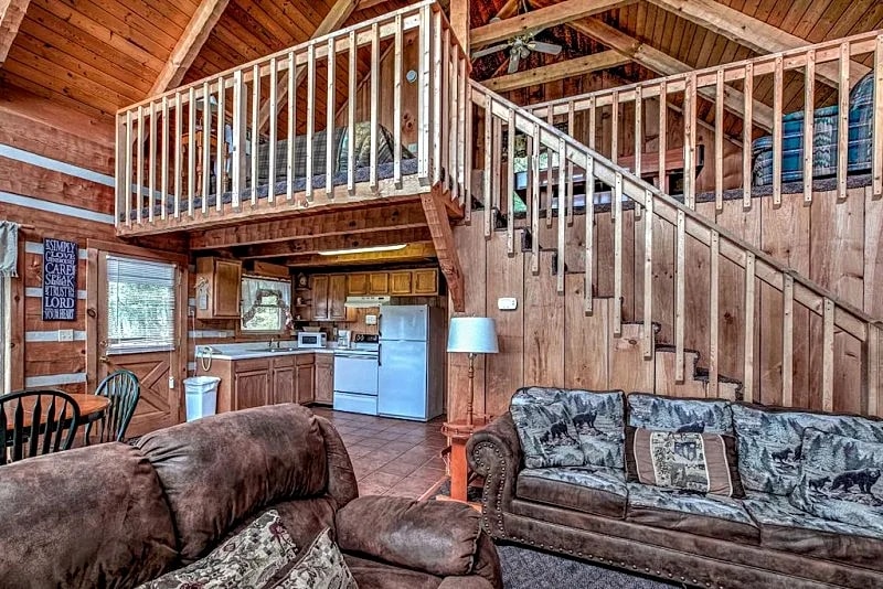 Amazing Views, 1 Bed + Loft/2 BR, Smoky Mountain Log Cabin, Hot Tub, Pool Table in Pigeon Forge, Tennessee, United States — photo 3