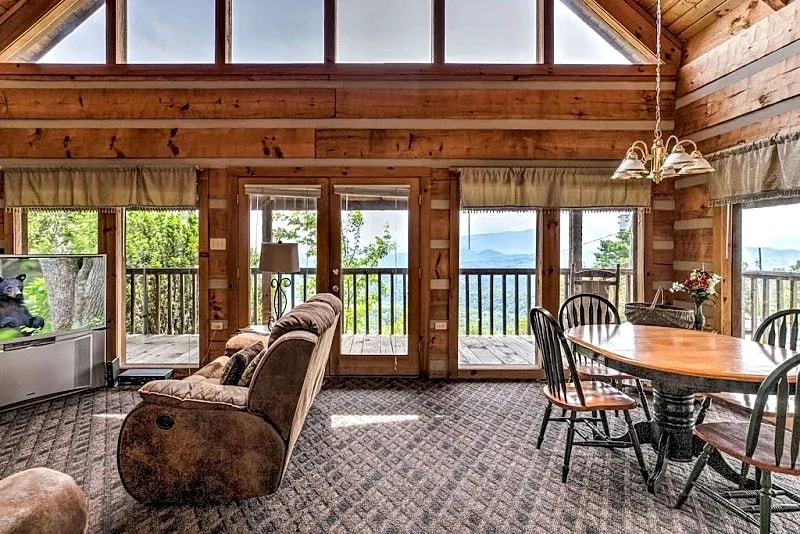 Amazing Views, 1 Bed + Loft/2 BR, Smoky Mountain Log Cabin, Hot Tub, Pool Table in Pigeon Forge, Tennessee, United States — photo 5