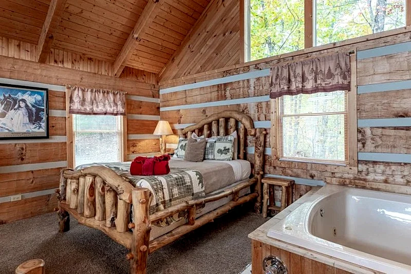 Gorgeous View, Private Studio Log Cabin, Hot Tub, Sleeps 2, 1 Bathroom, GSMNP in Tennessee, United States — photo 5