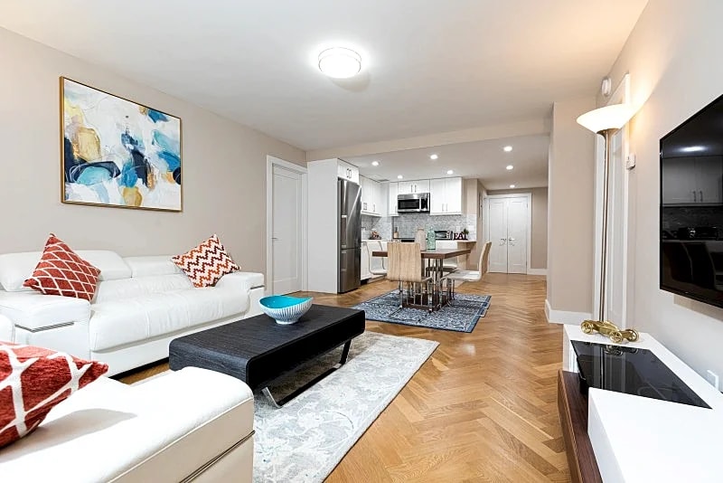 UPPER EAST SIDE - 3 BEDROOMS / 2.5 BATHROOMS in New York City, New York, United States — photo 2