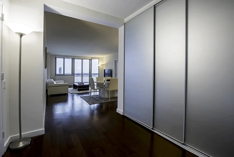 S14J- MURRAY HILL - 34TH ST AND 1ST AVENUE in New York City, New York, United States — photo 5