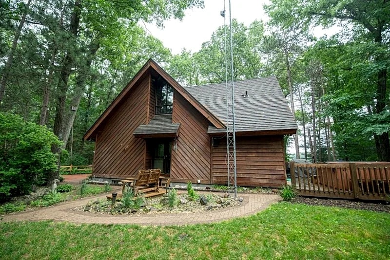 RUSTIC HOME WITH PRIVATE PIER ON LAKE ROCHE-A-CRI - PET FRIENDLY in Friendship, Wisconsin, United States — photo 2