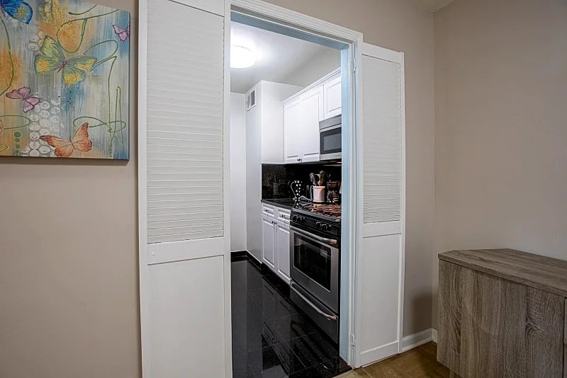 UPPER EAST SIDE - 2 BEDROOMS / 2 BATHROOMS in New York City, New York, United States — photo 5