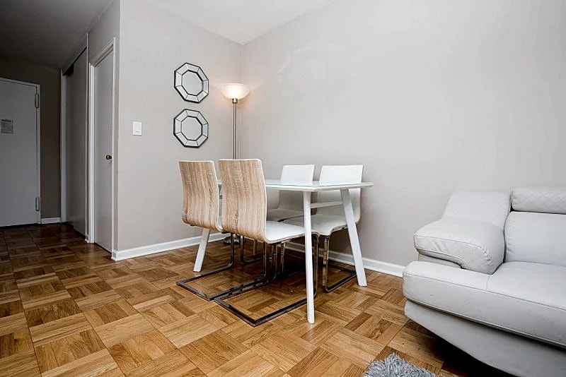 UPPER EAST SIDE - 2 BEDROOMS / 2 BATHROOMS in New York City, New York, United States — photo 2