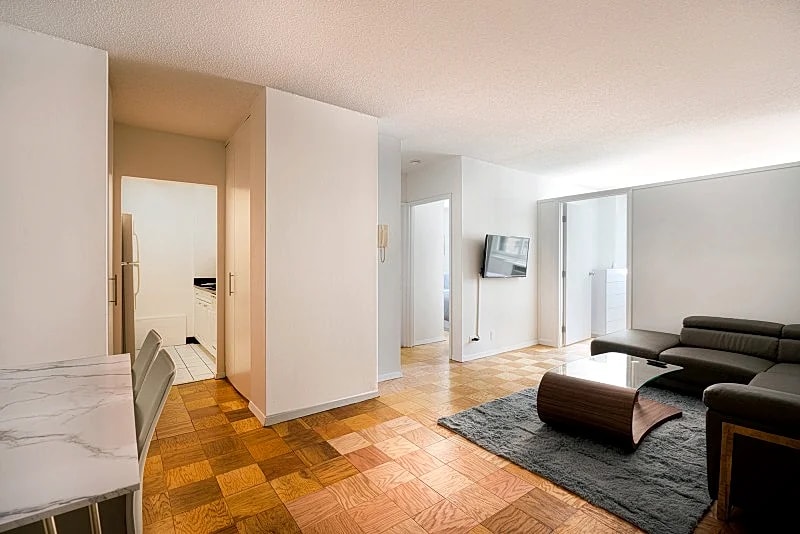 COLUMBUS CIRCLE: 2 BEDROOMS APARTMENT