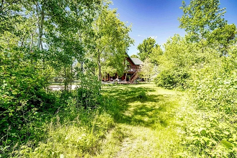 LARGE LAKEFRONT HOME ON LAKE PETENWELL WITH VOLLEYBALL COURT *NEW DISCOUNTED WINTER RATE* in Necedah, Wisconsin, United States — photo 5