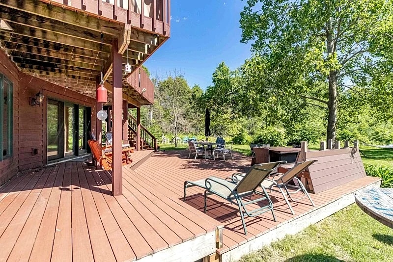 LARGE LAKEFRONT HOME ON LAKE PETENWELL WITH VOLLEYBALL COURT *NEW DISCOUNTED WINTER RATE* in Necedah, Wisconsin, United States — photo 2