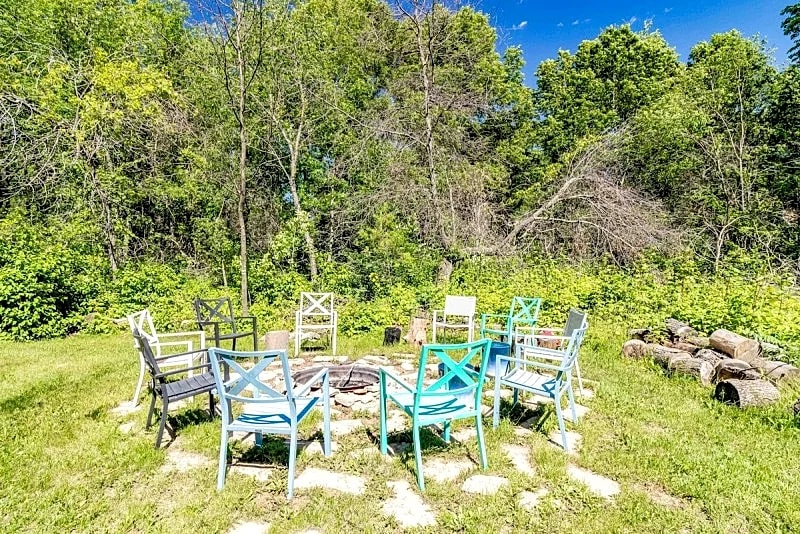 LARGE LAKEFRONT HOME ON LAKE PETENWELL WITH VOLLEYBALL COURT *NEW DISCOUNTED WINTER RATE* in Necedah, Wisconsin, United States — photo 4