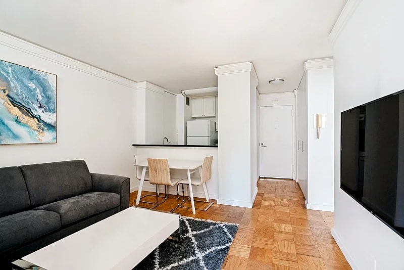 COLUMBUS CIRCLE: 2 BEDROOMS APARTMENT in New York City, New York, United States — photo 4