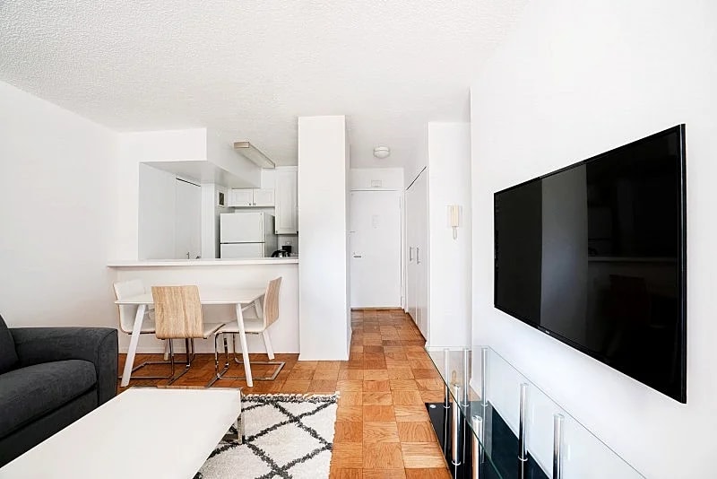 COLUMBUS CIRCLE: 2 BEDROOMS APARTMENT in New York City, New York, United States — photo 4