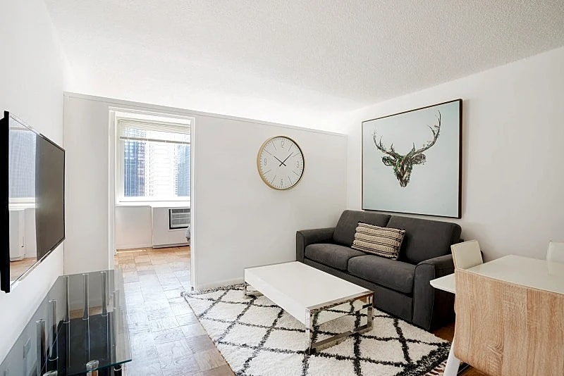 COLUMBUS CIRCLE: 2 BEDROOMS APARTMENT